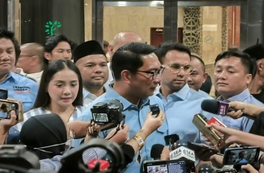 Batal ke Jakarta, Airlangga Tugaskan Ridwan Kamil Maju Pilkada Jabar