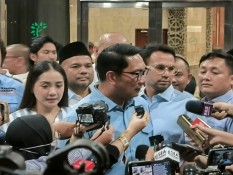 Batal ke Jakarta, Airlangga Tugaskan Ridwan Kamil Maju Pilkada Jabar