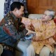 Prabowo Bagikan Momen Bareng Sang Tante Soekartini yang Berusia 105 Tahun