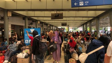 Arus Balik Mulai Hari Ini, Stasiun Pasar Senen Dipadati Calon Penumpang