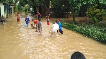 Hujan Deras Bikin Tanggul Kali Baru Jebol, 500 KK Terendam Banjir