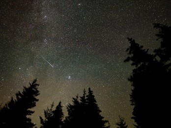 Ada Hujan Meteor Lyrid Mulai Besok 15 April, Puncaknya Capai 100 meteor Per jam
