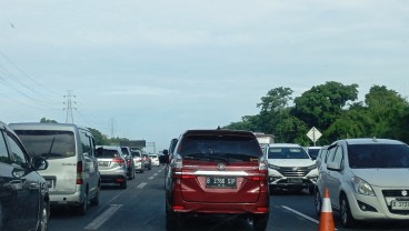 Awas Jebakan Contraflow! Cikampek-Karawang Tembus 2 Jam