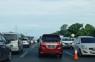 Awas Jebakan Contraflow! Cikampek-Karawang Tembus 2 Jam