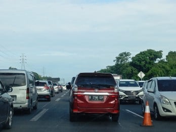 Awas Jebakan Contraflow! Cikampek-Karawang Tembus 2 Jam