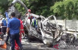 Jasa Raharja Beri Rp50 Juta ke Ahli Waris 12 Korban Laka Maut Cikampek KM 58