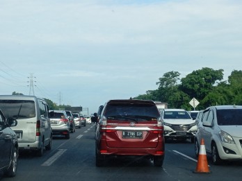 Puncak Arus Balik Lebaran 2024, Tol Cikampek Arah Jakarta Padat!