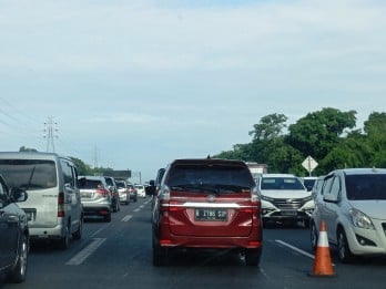 Puncak Arus Balik Lebaran 2024, Tol Cikampek Arah Jakarta Padat!