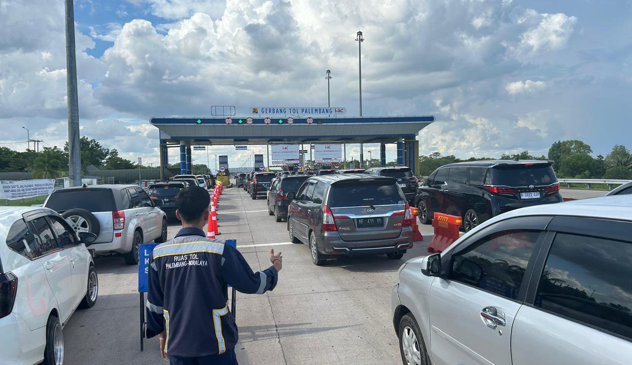 Trans-Sumatra Toll Road Records 194% Surge in Vehicle Volume During Peak Backflow