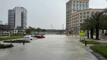 Foto-Foto Dubai Terendam Banjir Akibat Hujan Lebat, Mobil Mewah Tergenang