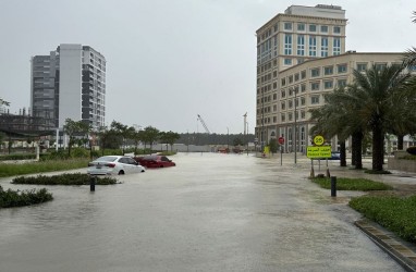 Foto-Foto Dubai Terendam Banjir Akibat Hujan Lebat, Mobil Mewah Tergenang