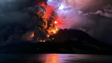 Gunung Ruang Erupsi, PVMBG Imbau Masyarakat Jauhi Bibir Pantai