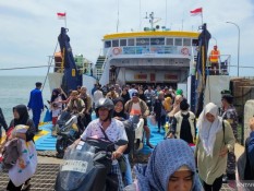 Arus Balik via Kapal Feri dari Raas Madura Gratis Diminati