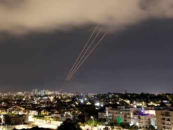 Israel Serang Iran Pakai Rudal, Maskapai Ini Terpaksa Mendarat di Turki