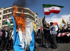 Gertakan Iran soal Senjata Nuklir ketika Israel Serang Kota Isfahan