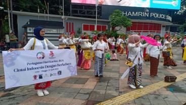 Hari Kartini, Para Perempuan Berkebaya Ramaikan Kegiatan CFD