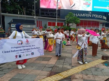 Hari Kartini, Para Perempuan Berkebaya Ramaikan Kegiatan CFD