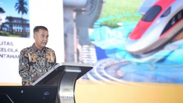 Bey Machmudin Sampaikan Pendapat pada 3 Ranperda Prakarsa DPRD Jabar