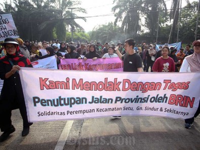 Demo Warga Tolak Penutupan Jalan Oleh BRIN