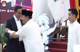 Momen Prabowo Peluk Anies Usai Resmi Jadi Presiden Terpilih