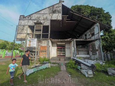 Bangunan Peninggalan Masa Kolonial Terbengkalai di Batanghari