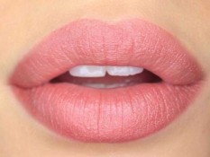 Lip Cream Matte Masih Jadi Favorit, Ini Tips Pakainya Agar Tetap Elegan