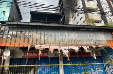 Urban Story: 'Horor' Api Melahap Toko Bingkai Saudara Mampang