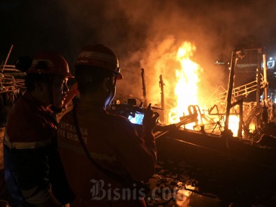 Kebakaran Kapal di Cilacap