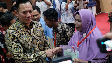 Penyerahan Sertifikat Tanah di Kendari
