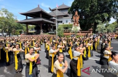 Ribuan Penari Bali Merayakan Hari Tari Sedunia