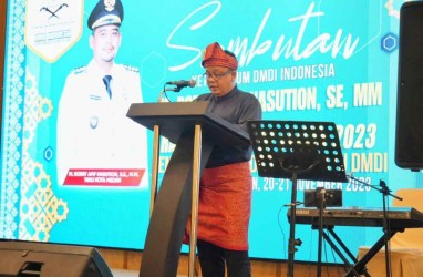 Bobby Nasution Lantik Pamannya Jadi Plh Sekda Medan, Ini Sosoknya