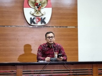 KPK Geledah Ruangan Sekjen DPR Indra Iskandar hingga Stafnya