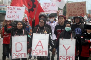 Aksi Damai Hari Buruh di Makassar