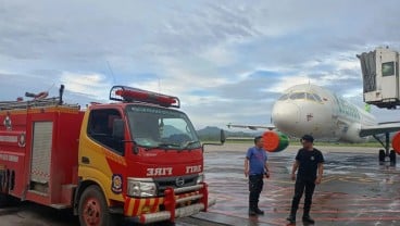 Landasan Bandara Sam Ratulangi Manado Dibersihkan