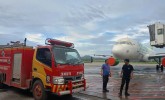 Landasan Bandara Sam Ratulangi Manado Dibersihkan