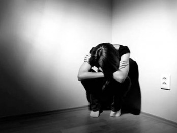 Penyebab Perempuan Lebih Gampang Depresi Dibandingkan Pria