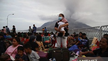 12.000 Warga Terdampak Erupsi Gunung Ruang Dievakuasi ke Luar Pulau