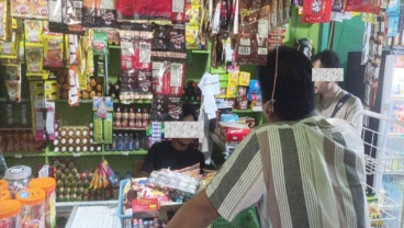 Bea Cukai Kembali Operasi Toko Kelontong, Garuk Ratusan Ribu Batang Rokok Ilegal