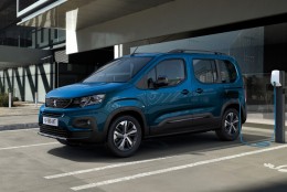 Astra (ASII) Hentikan Penjualan Peugeot, Efek Stellantis Merapat Indomobil (IMAS)?