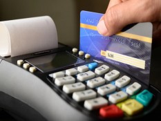 Gesekan Transaksi Kartu Kredit Kembali Tumbuh pada Awal 2024