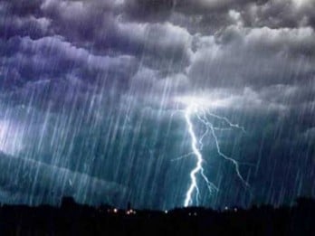 Cuaca Jabodetabek 7 Mei: Hujan Petir Guyur Jakbar Malam Hari