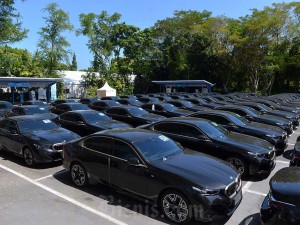 Deretan mobil listrik diparkir di area Central Parkir ITDC Nusa Dua, Badung, Bali, Kamis (9/5/2024). Antara/Fikri Yusuf
