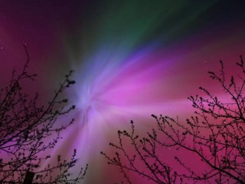 Badai Matahari Sebabkan Cahaya Aurora Spektakuler di Beberapa Negara, Ini Penampakannya