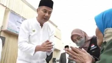 Bey Machmudin Lepas Kloter Pertama Jemaah Haji Jawa Barat