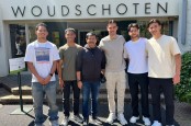 Blusukan, Indra Sjafri Pamer Foto Bareng 5 Pemain Belanda Keturunan Indonesia