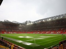 Viral Atap Old Trafford Bocor, Lapangan Kebanjiran karena Hujan Deras