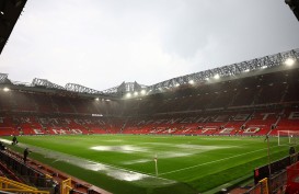 Viral Atap Old Trafford Bocor, Lapangan Kebanjiran karena Hujan Deras