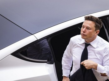 Elon Musk Yakin Starlink Mampu Bertahan dari Ganasnya Badai Matahari