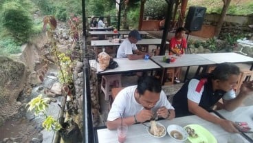 Nikmatnya Mie Kocok Raja Tulang, Sensasi Kuliner Hulu Citarum