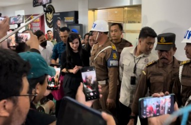 Sandra Dewi Hanya Tersenyum Tipis Usai Diperiksa Kejagung 10 Jam di Kasus Timah